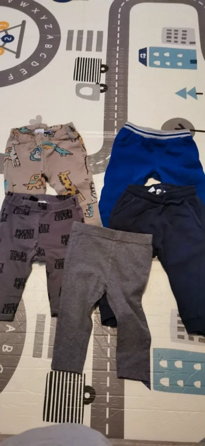 Lot 5 pantalons 12 mois