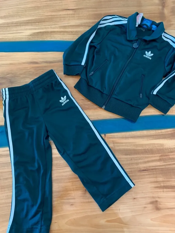 Survêtement adidas taille 18/24 mois