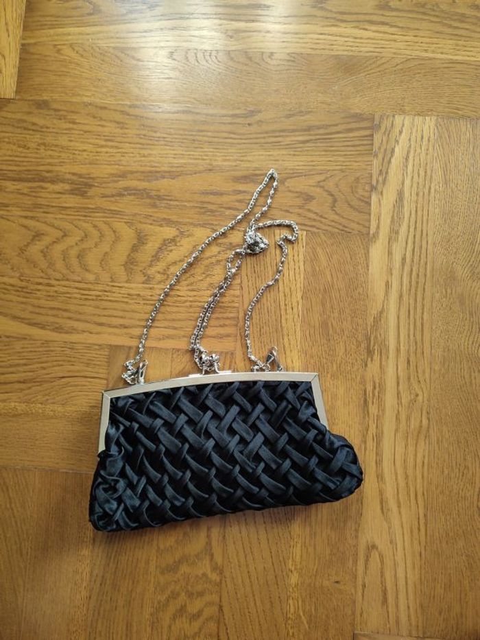 pochette noire utilisée une seule fois