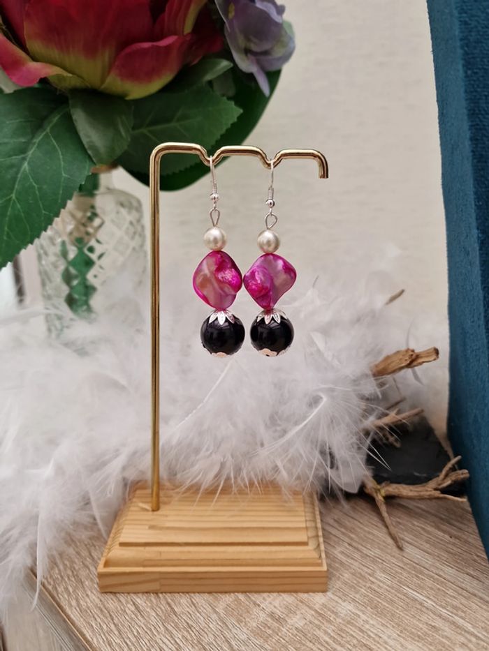Boucles D'oreilles Perles Noir Et Blanc Perles Coquillage Fuchsia - photo numéro 2