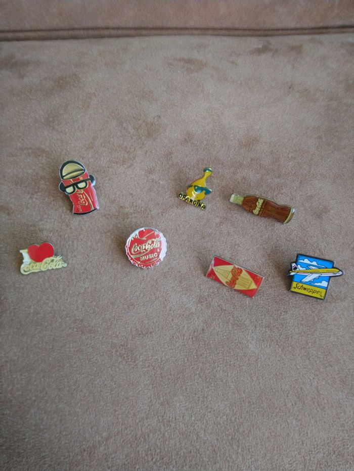 Lot de 7 pin's coca