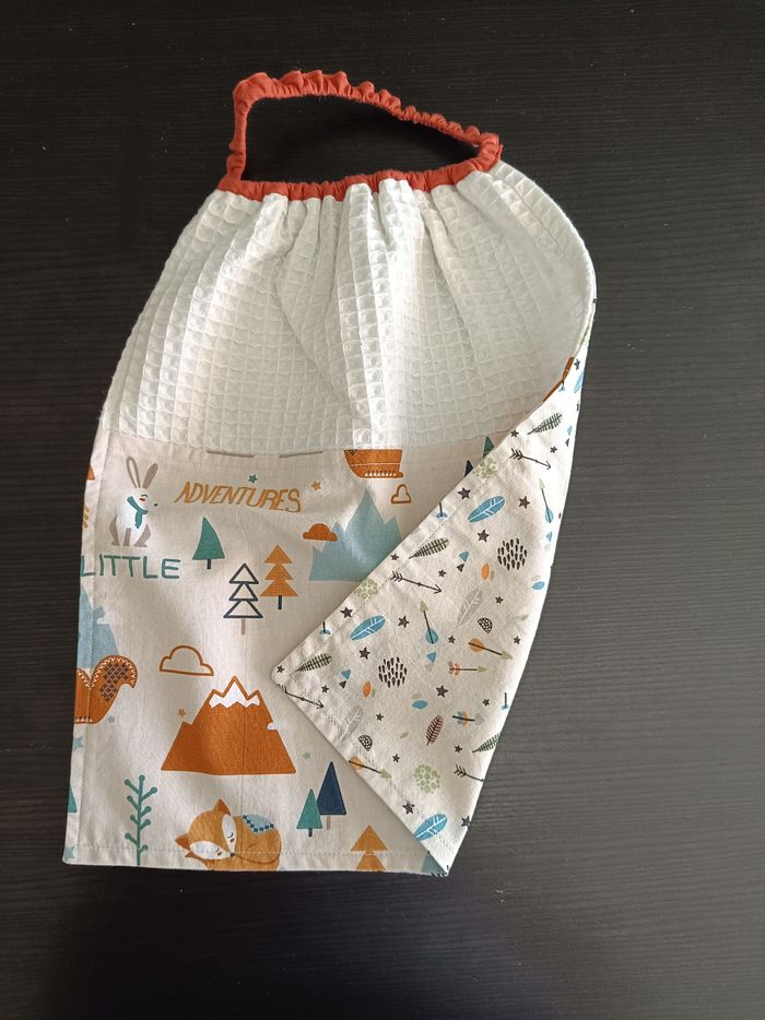 Serviette de table élastiquée, forme bavoir , mixte  , pour cantine école maternelle - photo numéro 2