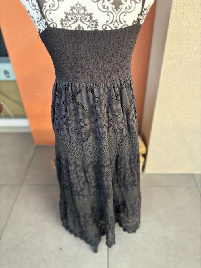 Robe longue à dentelle, taille unique (36/38) , correspond à un M - photo numéro 5