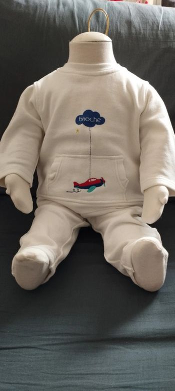 Ensemble blanc 
Taille 6 mois