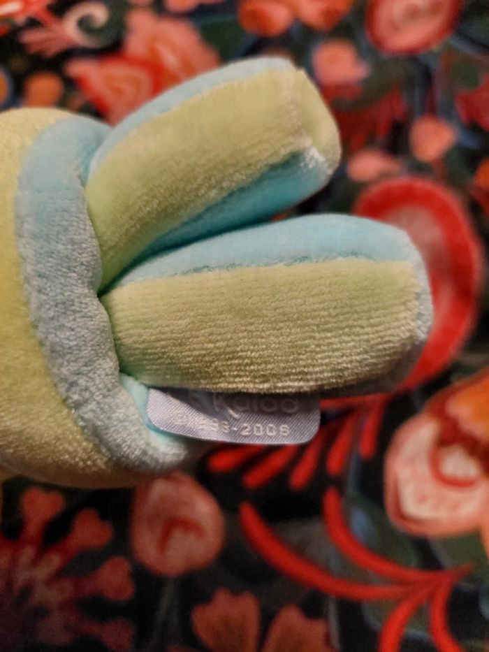 #13 - Kaloo - doudou hochet nœud vert et bleu - photo numéro 3