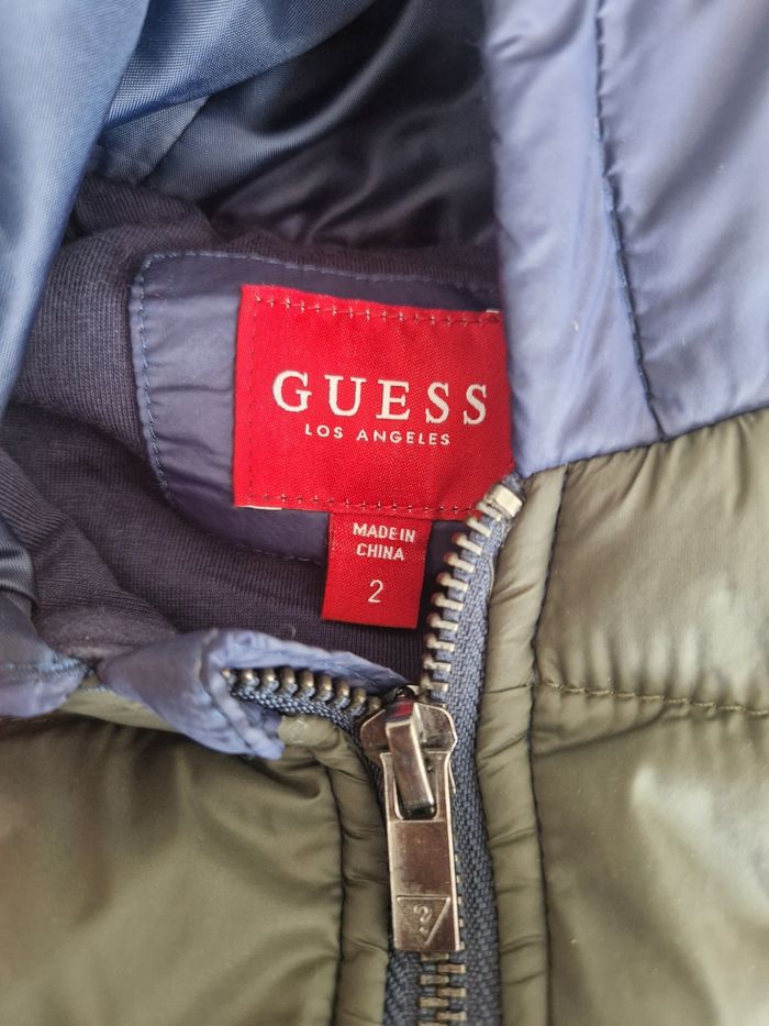Doudoune sans manche avec capuche garçon 2 ans Guess Très bon état - photo numéro 3
