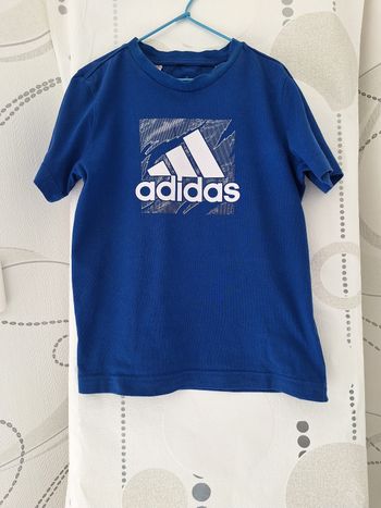 Tee-shirt 10 ans Adidas.
