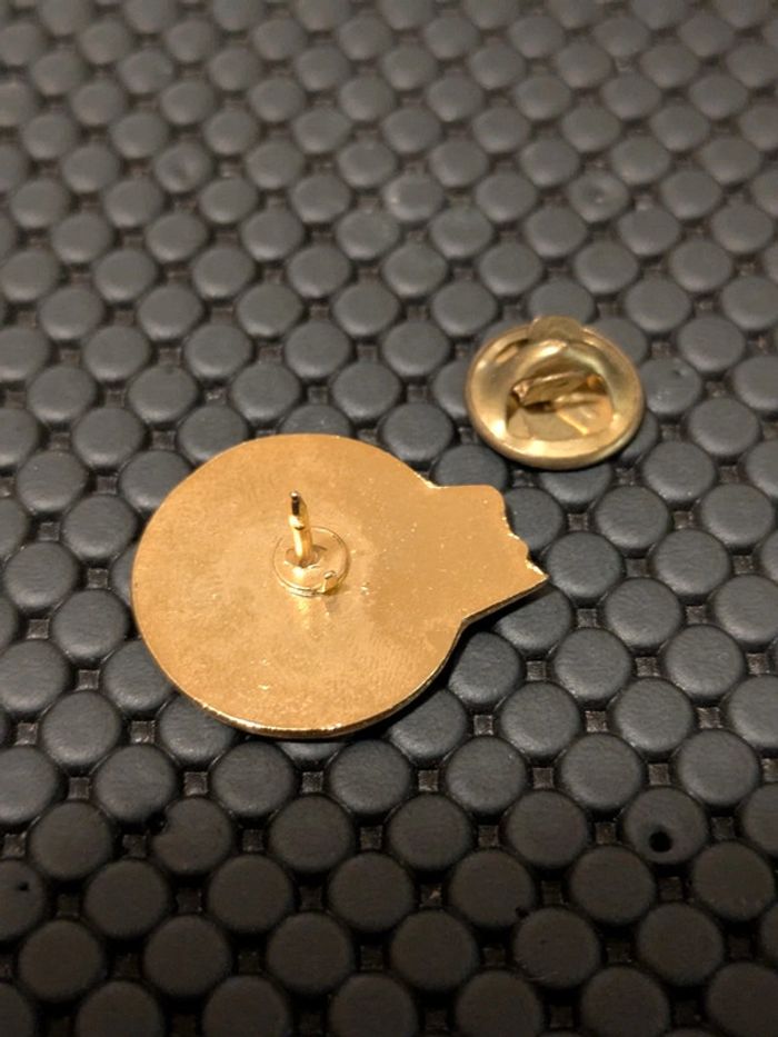 Pin's Citroën 2 chevaux CV Valenciennes Stationnement - photo numéro 2