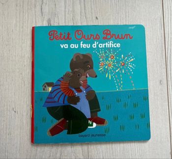 Livre petit ours brun va au feu d’artifice 