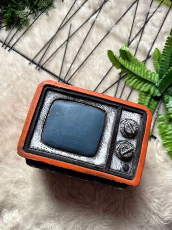 Bibelot téléviseur vintage orange