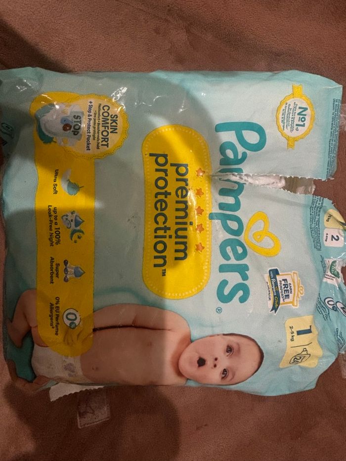 16 couches Pampers taille 1