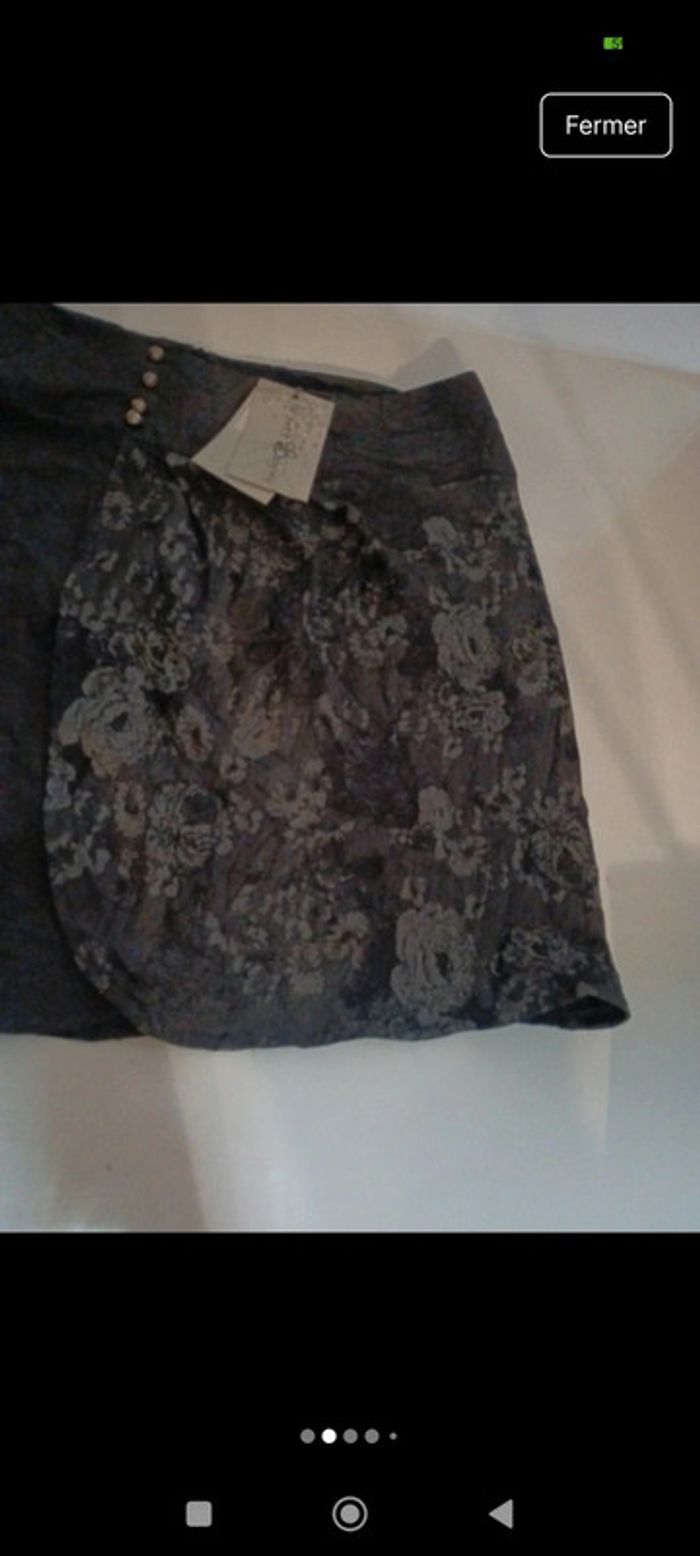 Jupe femme légère Le petit Baigneur taille 40 fendu devant neuve - photo numéro 2