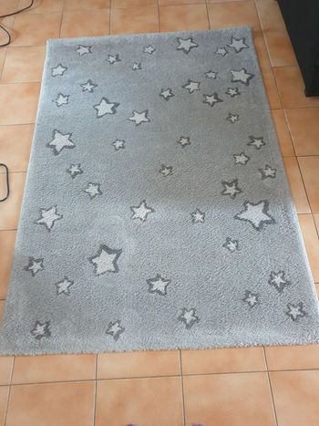 Tapis étoiles chambre d'enfant 