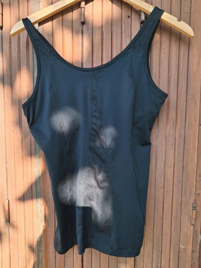 Débardeur de sport brassière incorporé - photo numéro 2