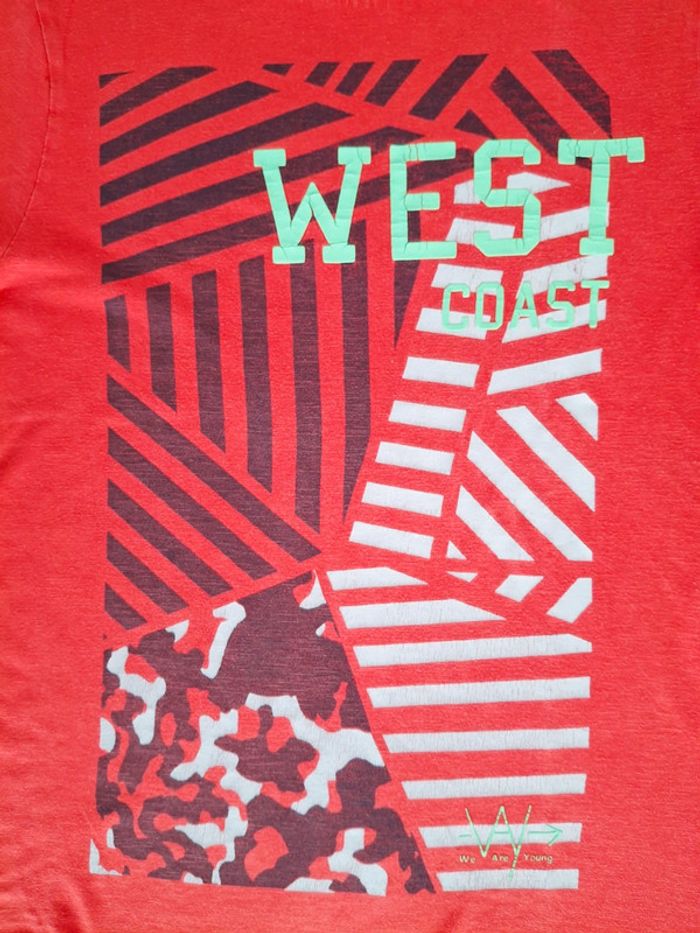 T-shirt IKKS 12 ans Rouge avec motifs géométriques noirs bleu clair et vert - photo numéro 2