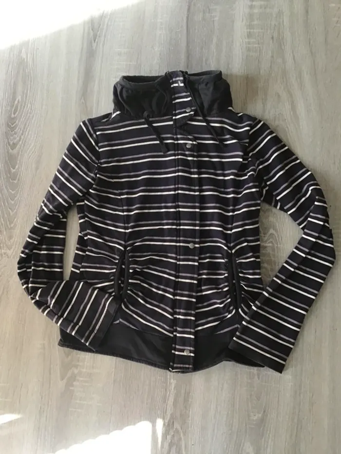 Veste pull à rayures