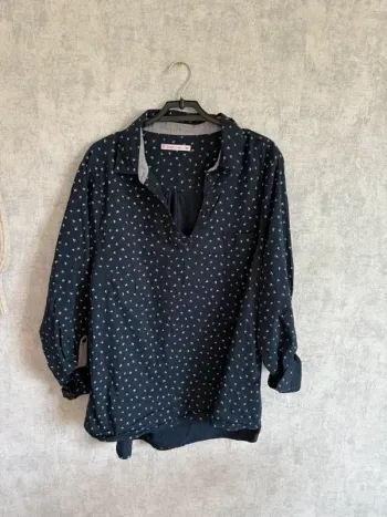chemise bleu foncé à motifs blancs Gémo taille 48