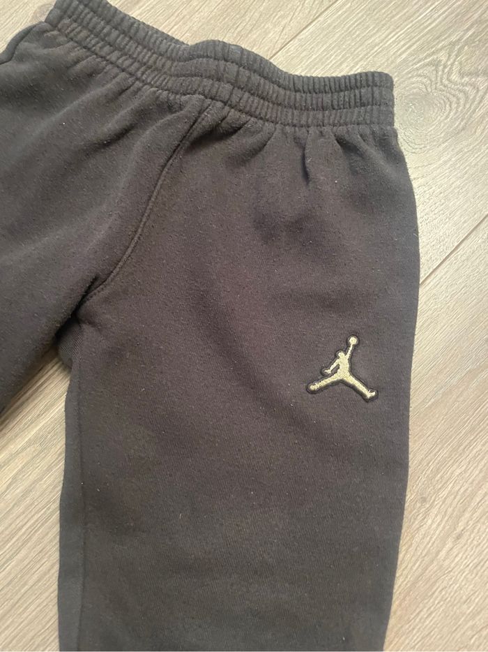 Jordan - ensemble noir sweat à capuche + pantalon jogging . 5/6 ans . 11O/116 cnn - photo numéro 6