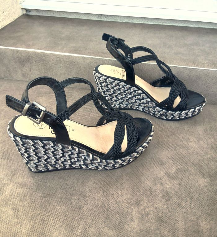 Escarpins / Sandales à talon compensé et brides en cordelette - photo numéro 6