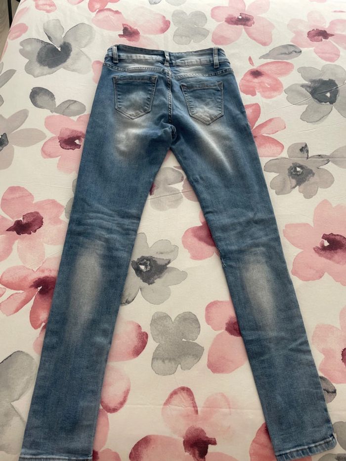 Jeans troué très bon état - photo numéro 3