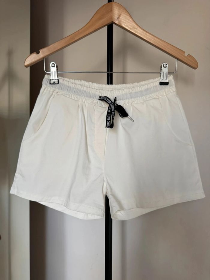 short blanc élastique