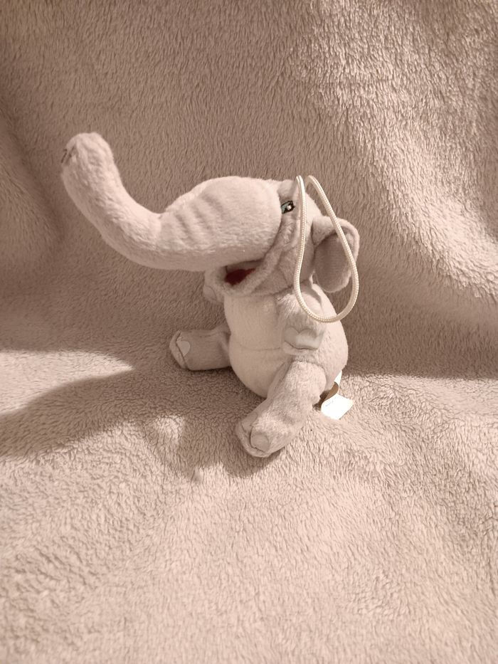 Peluche éléphant fondation macdonald 2006