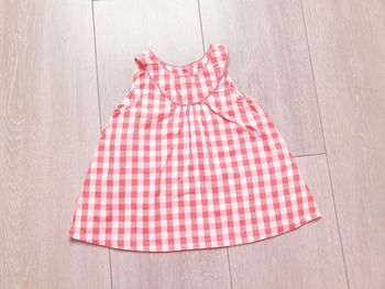 Tunique blanc et rouge clair.  Fille 18 mois. Marque In Extenso