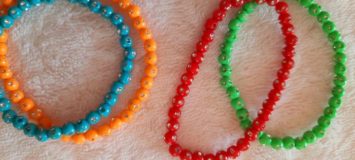 4 bracelets - photo numéro 2