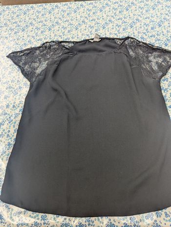 Top blouse manches courtes noir avec dentelle taille 46