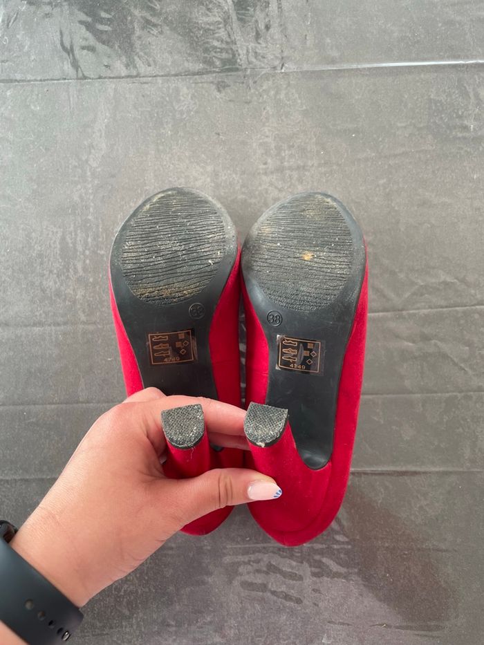 Chaussures à talons velours rouges - photo numéro 7