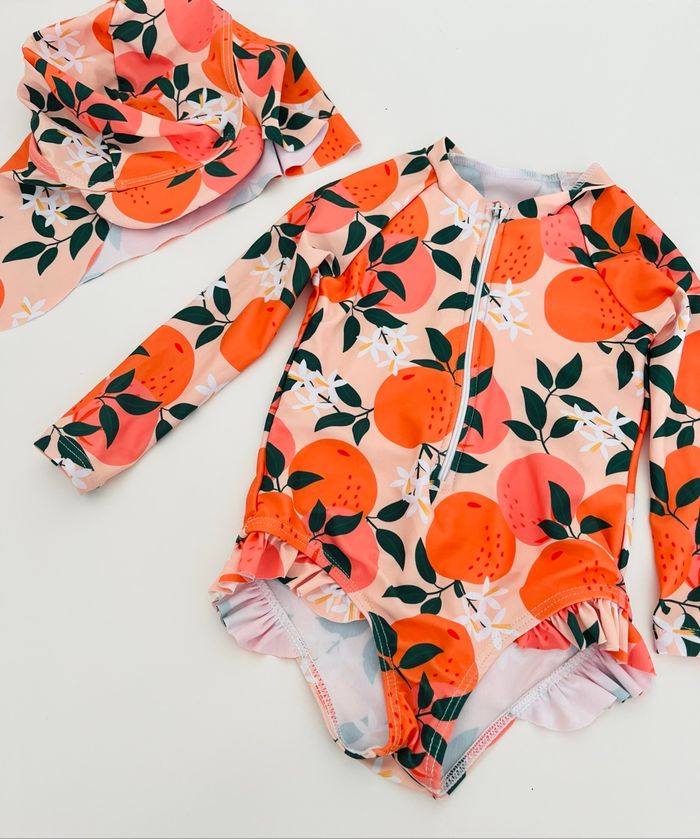 Maillot de bain anti UV avec casquette motifs fruits