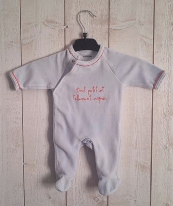 Pyjama velours bleu ciel tout petit et tellement mignon Vertbaudet taille 1 mois