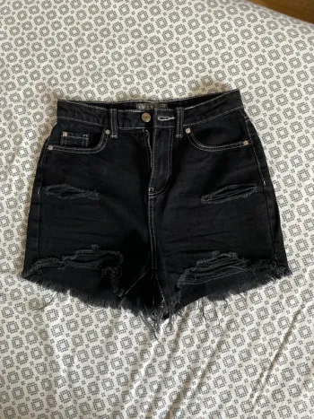 Short en jeans noir