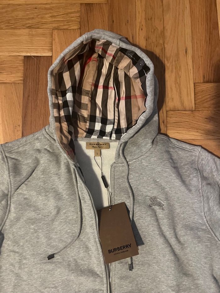 Pull à capuche Burberry neuf - photo numéro 9