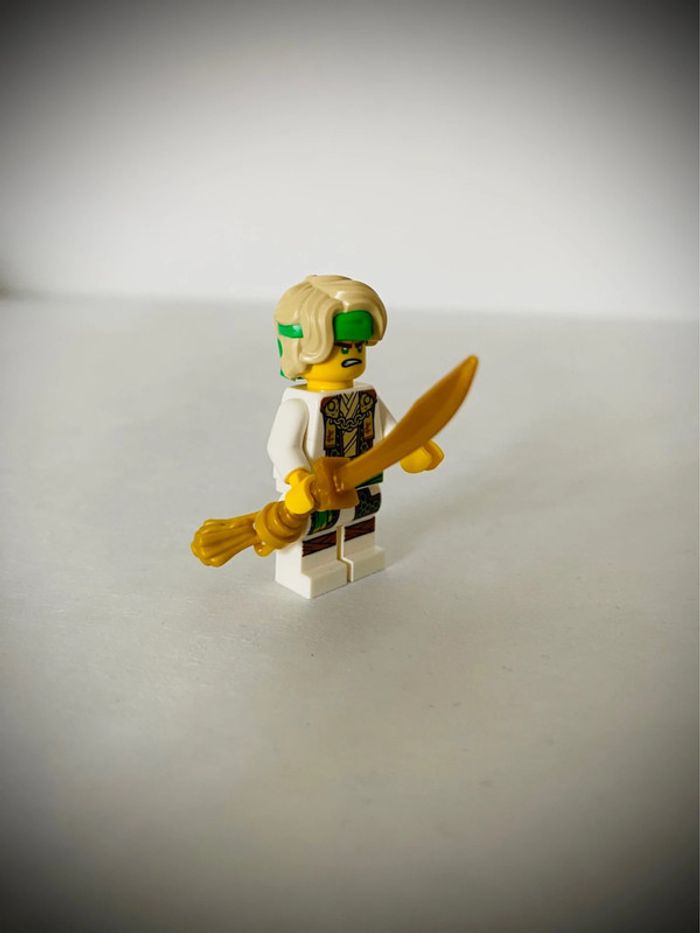 Minifigurine LEGO Ninjago NJO853 - Lloyd - Master Lloyd 2024 - Très bon état - photo numéro 2