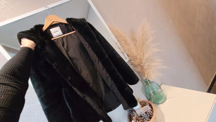 Veste fourrure pimkie taille s capuche noire