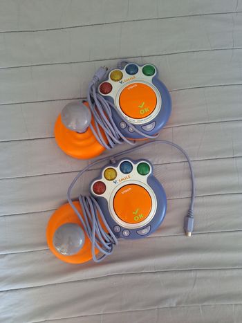 Lot de 2 manettes vtech smile