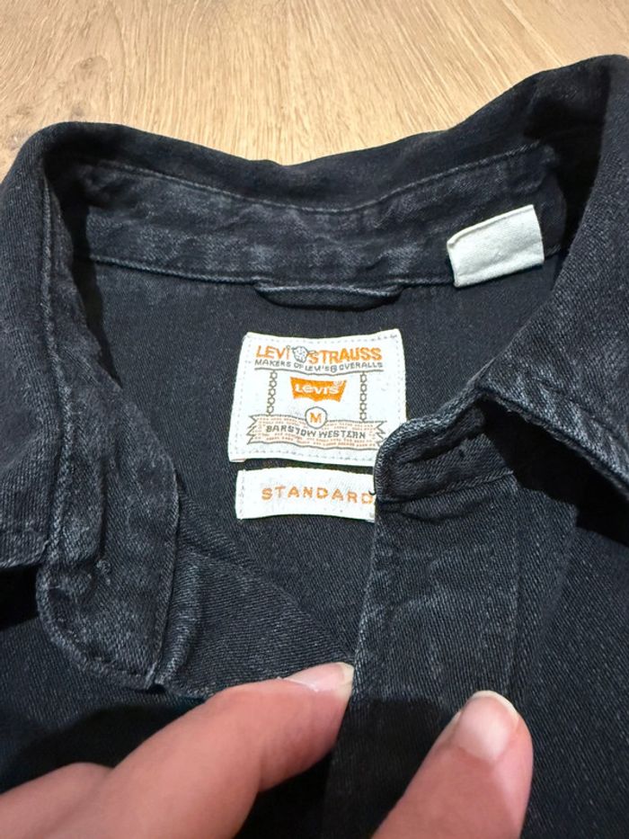 Chemise noir levi’s t.M - photo numéro 4