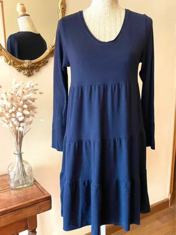 Robe Noire Plissée à Décolleté Ovale – Manches Longues – Taille M