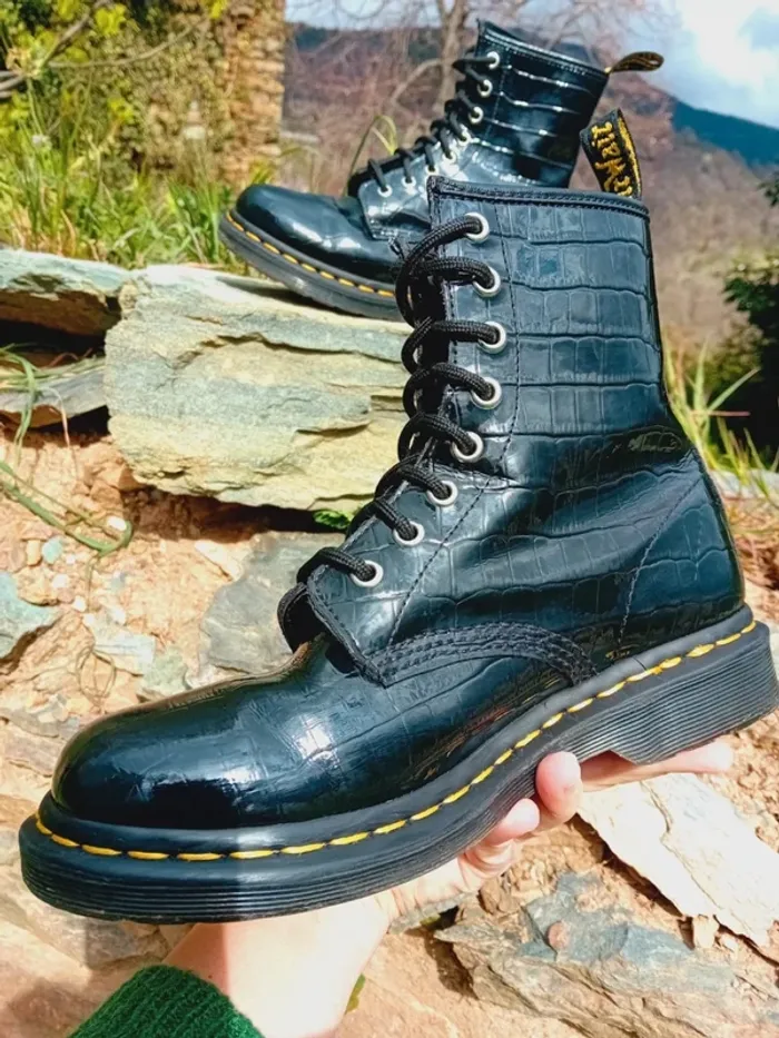 Dr. Martens vernis noir effet croco 🐊 38 - photo numéro 4