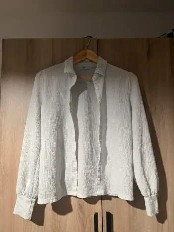 Chemise Blanche légèrement bleutée