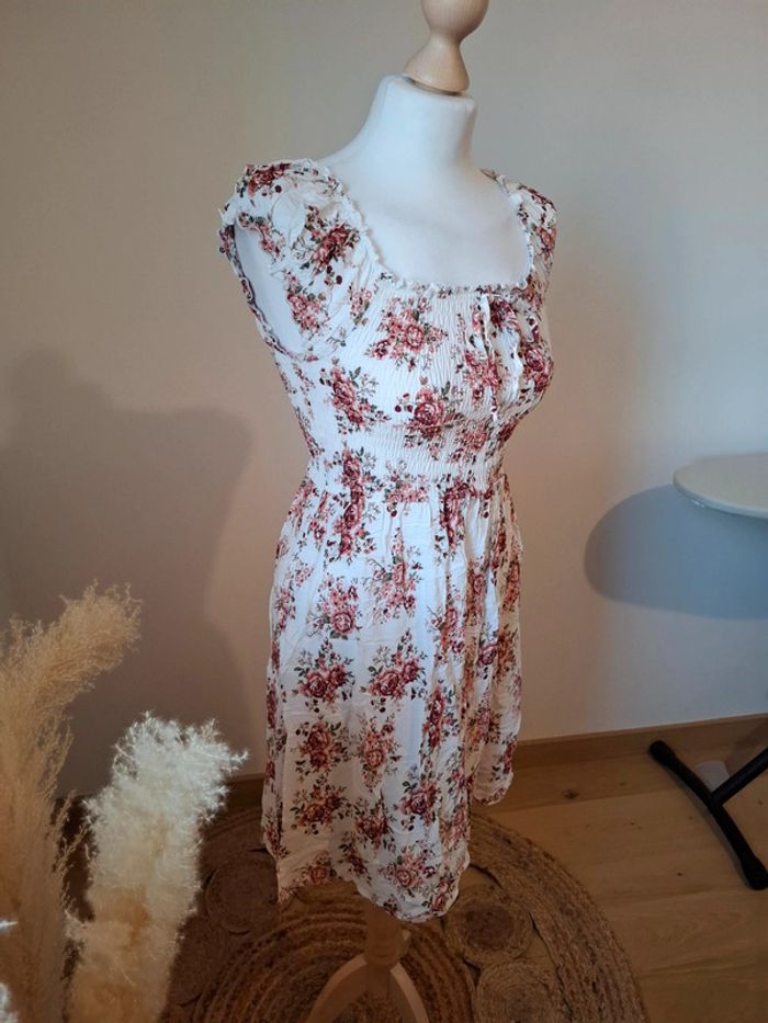 Robe blanche Fleurie extensible Colloseum taille S 36 - photo numéro 6