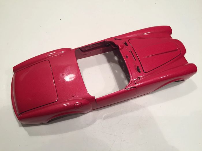 pièces détachées miniature Burago type Lancia Aurelia B24 Spider de 1955 1/18 1/18e 1/18ème - photo numéro 5