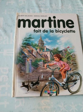Martine fait de la bicyclette
