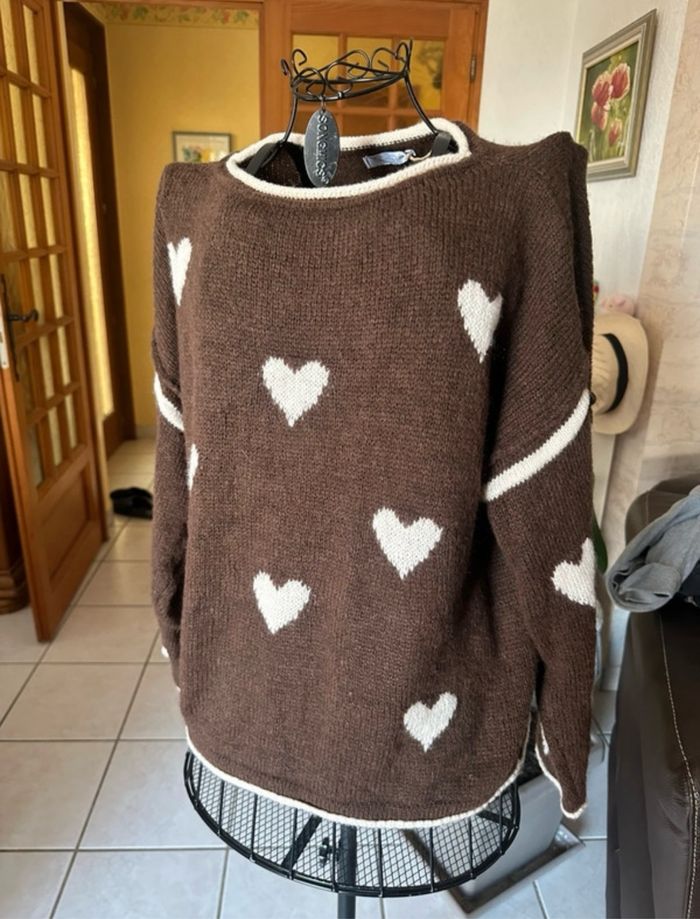 Pull marron cœurs blancs taille unique