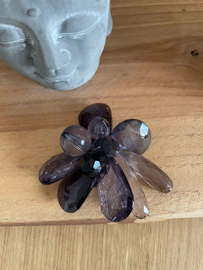 Broche perles violet