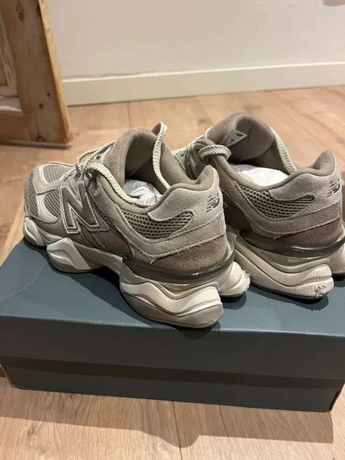 New Balance 9060 'Grey Suede' Taille 39.5 - photo numéro 3