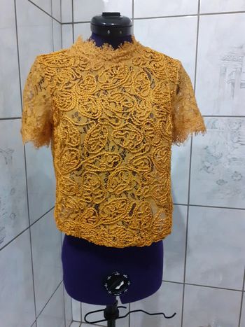 Haut couleur  moutarde