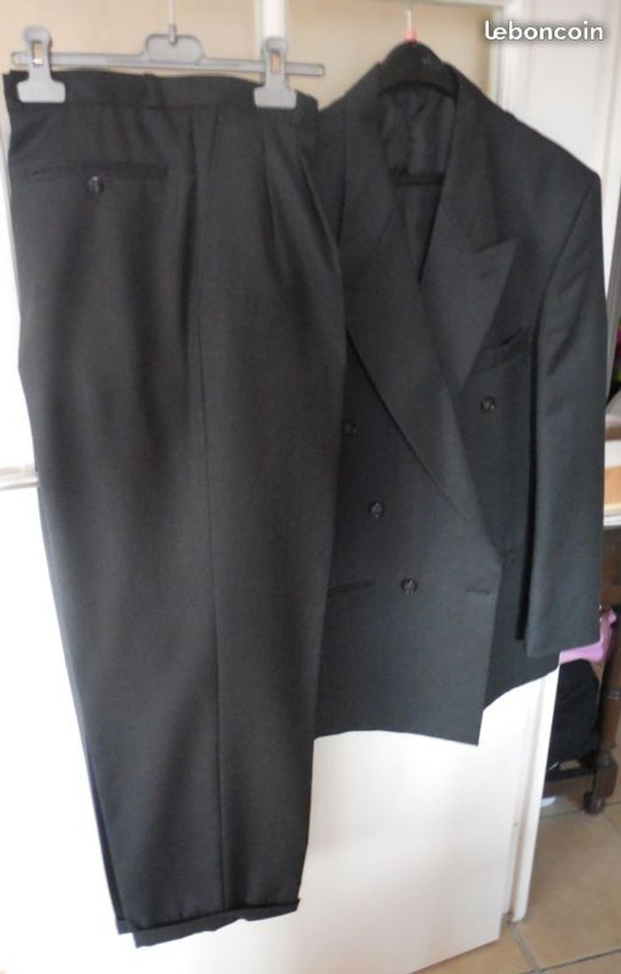 Costume Homme Gris marque FUTUR taille 52 - photo numéro 2