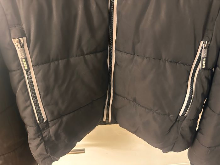 Doudoune SuperDry sérigraphie japonaise